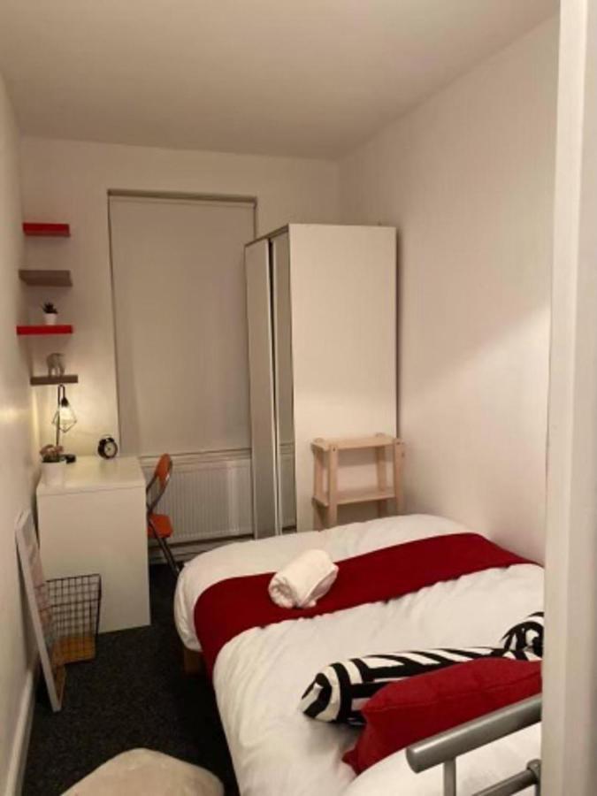 Spacious Four Bedroom Home 3 Bathrooms - Coventry Kültér fotó