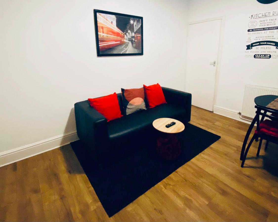 Spacious Four Bedroom Home 3 Bathrooms - Coventry Kültér fotó