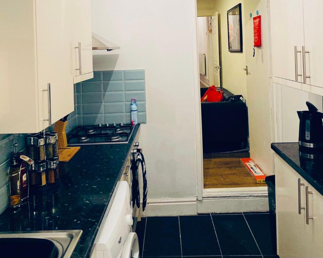 Spacious Four Bedroom Home 3 Bathrooms - Coventry Kültér fotó