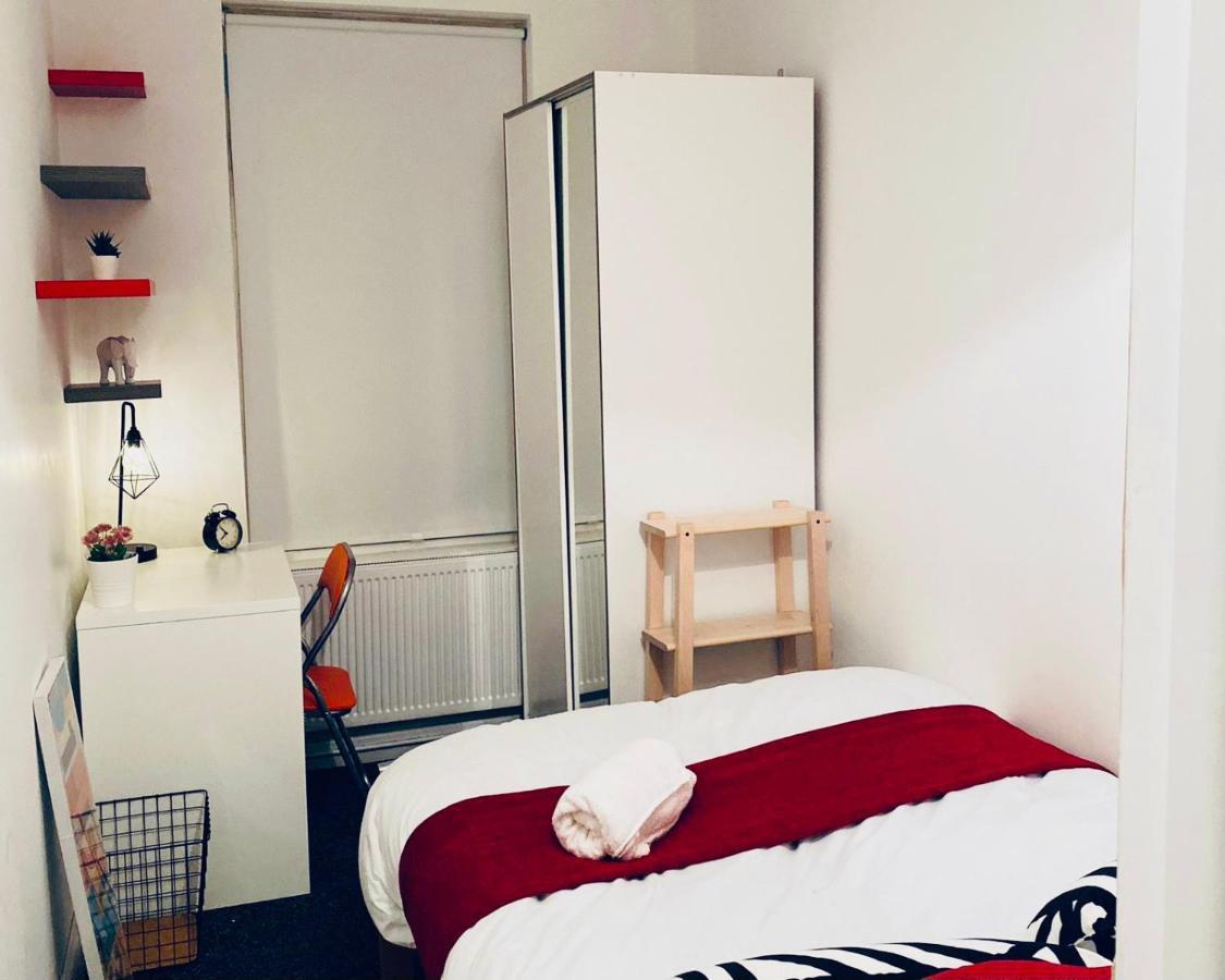 Spacious Four Bedroom Home 3 Bathrooms - Coventry Kültér fotó