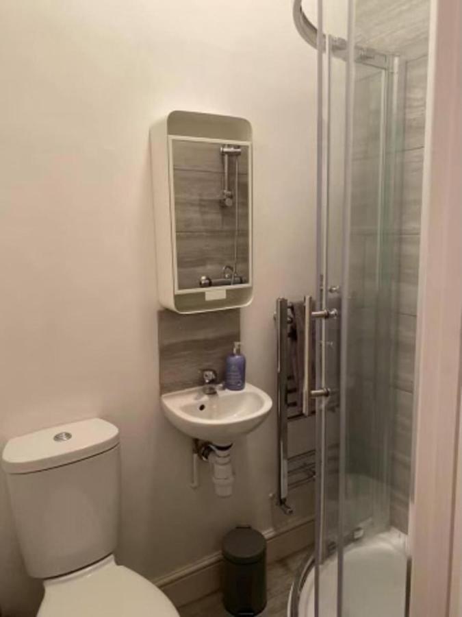 Spacious Four Bedroom Home 3 Bathrooms - Coventry Kültér fotó