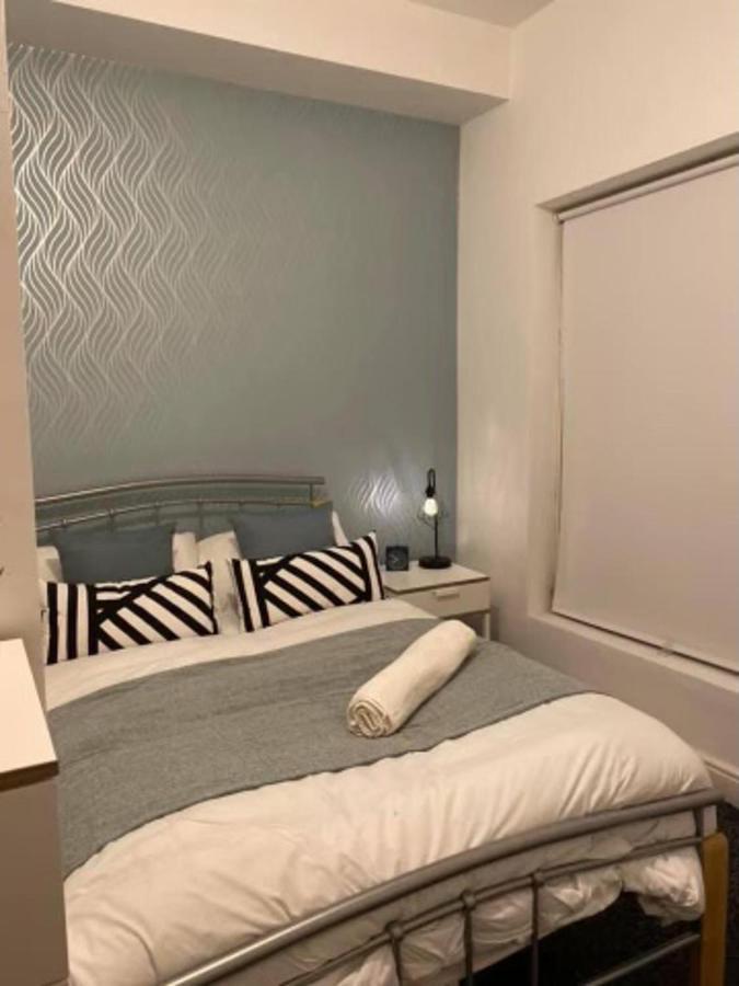 Spacious Four Bedroom Home 3 Bathrooms - Coventry Kültér fotó