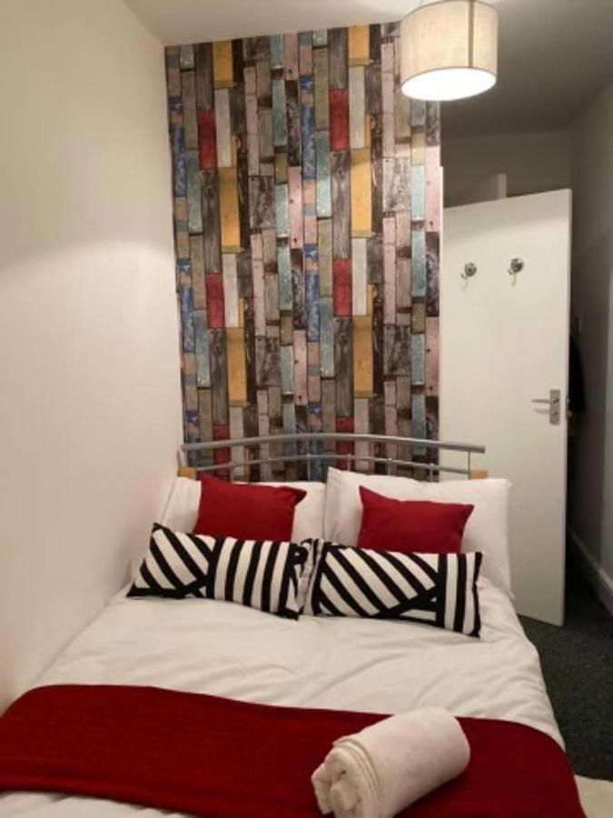 Spacious Four Bedroom Home 3 Bathrooms - Coventry Kültér fotó