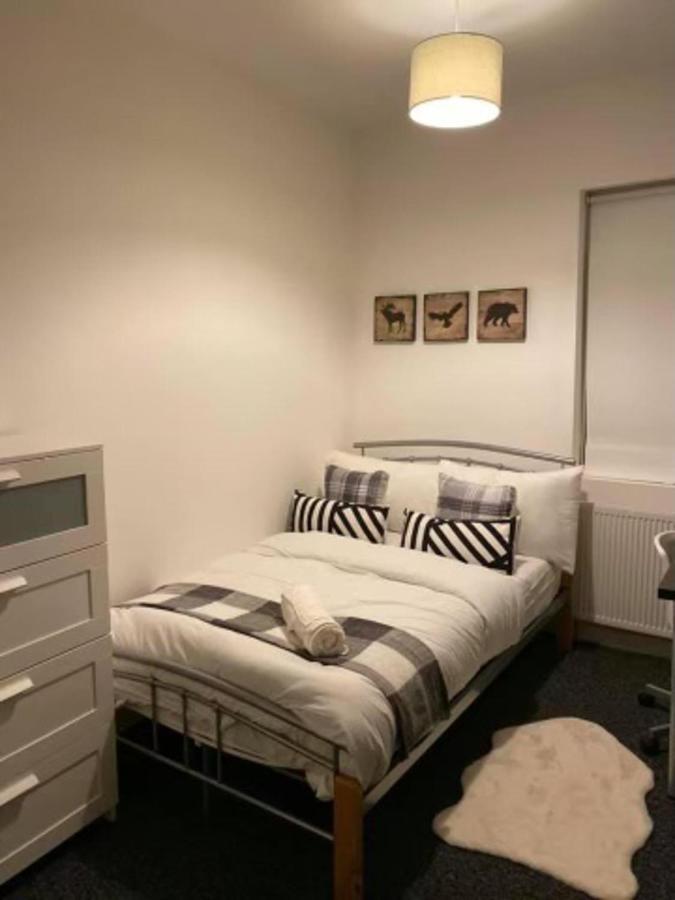 Spacious Four Bedroom Home 3 Bathrooms - Coventry Kültér fotó