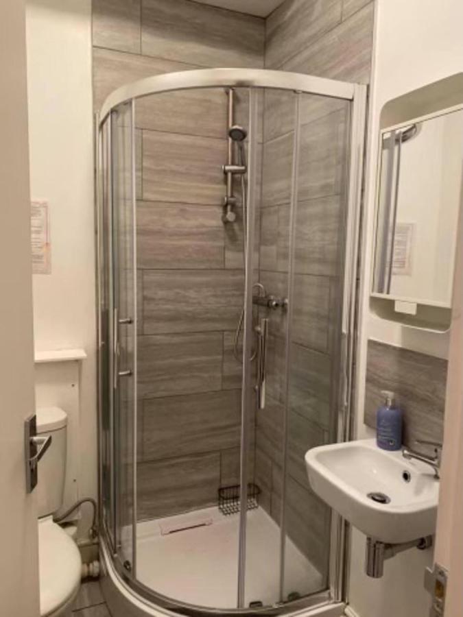 Spacious Four Bedroom Home 3 Bathrooms - Coventry Kültér fotó